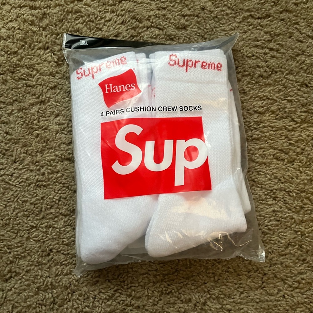 Supreme White Crew Socks